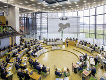 Plenarsaal mit Gästen und dem Universitätschor Dresden